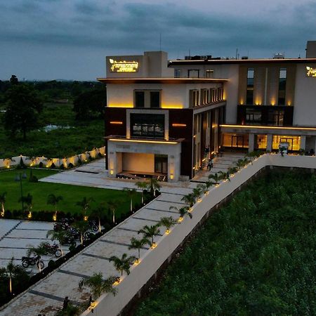 Krishna'S Courtyard Hotel & Convention Urali Exterior photo