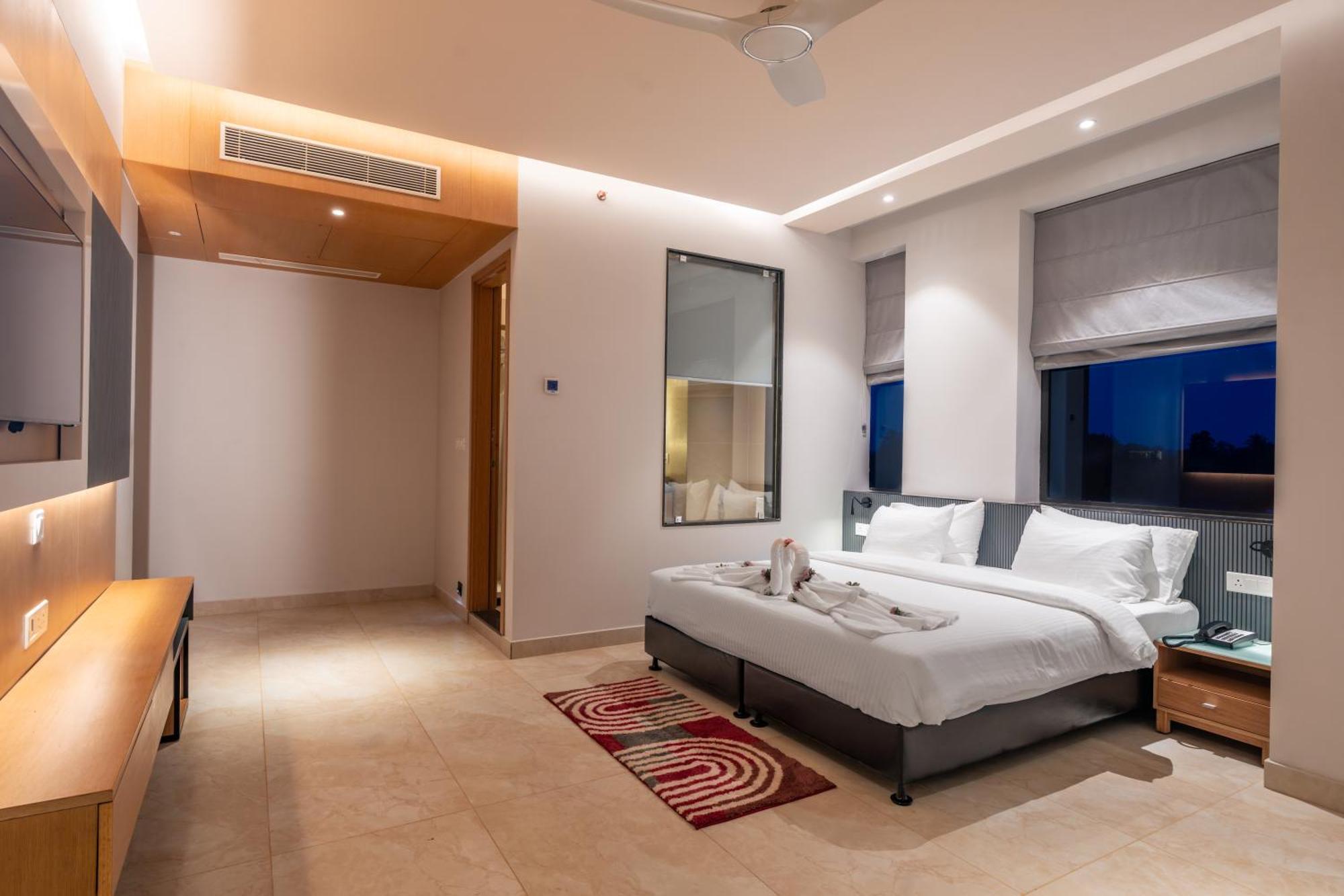 Krishna'S Courtyard Hotel & Convention Urali Exterior photo