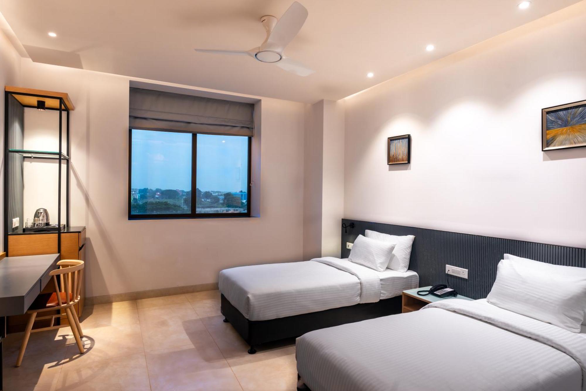 Krishna'S Courtyard Hotel & Convention Urali Exterior photo